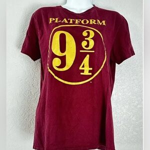 Womens Medium Harry Potter platform 9 3/4 Hogwarts Shirt Tee Graphic Tshirt
